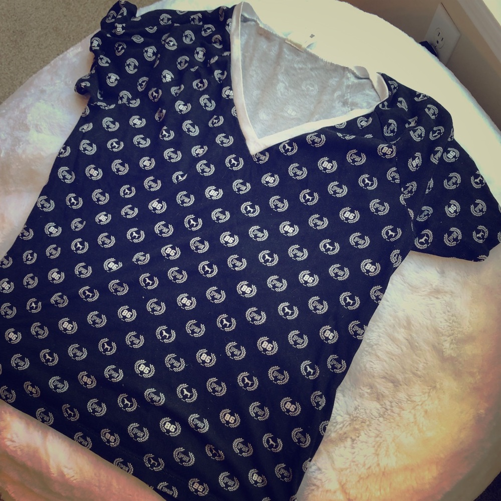 Victoria Secret PINK V-Neck T-Shirt (Medium)